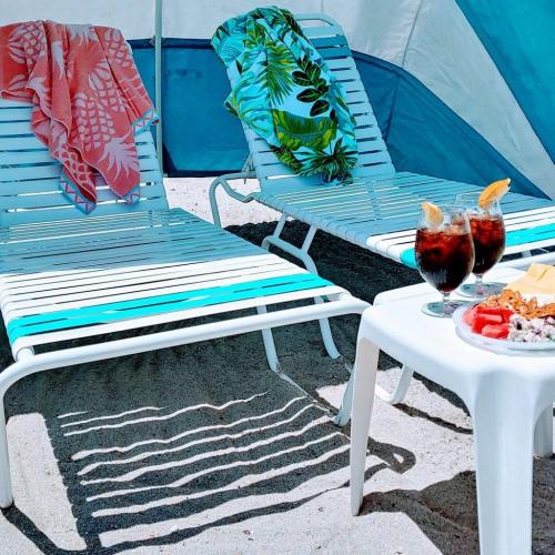The-cabana-with-loungers